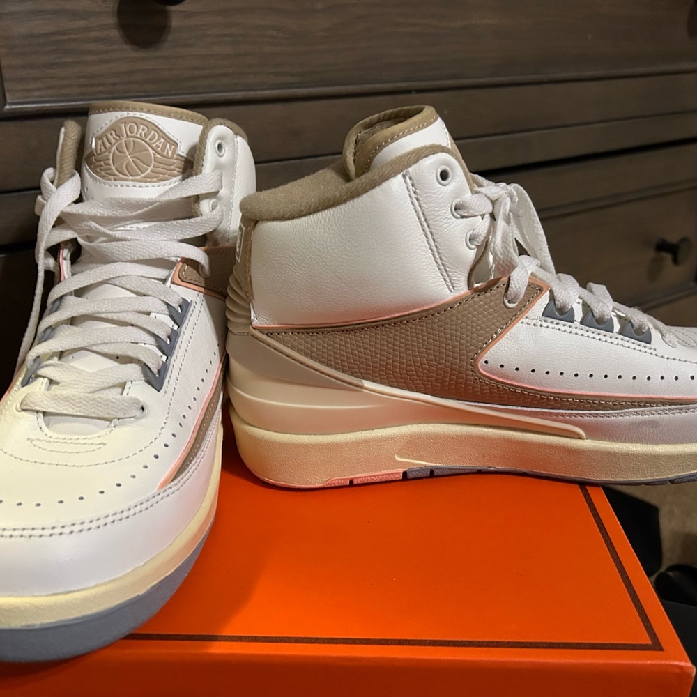 Jordan Men's White and Tan Athletic Shoes